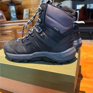 KEEN REVEL IV MID POLAR BOOT BRAND NEW IN BOX. BEAUTIFUL WATERPROOF LEATHER